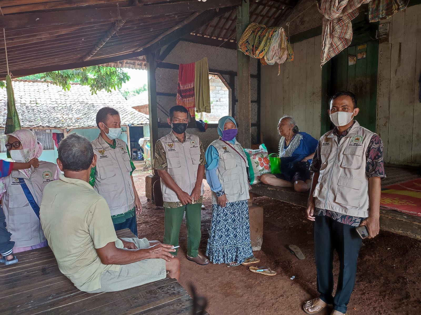 SANTUNAN KEPADA DHUAFA DI DESA CIJENGKOL KECAMATAN SETU BEKASI